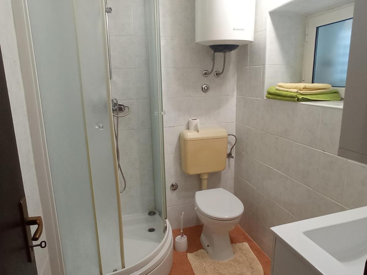 Vakantiehuis House With A Parking Space - 21994 Rovinj